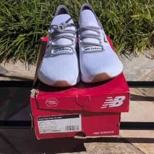 Womens New Balance Fresh Foam ROAV Sneakers, 8.5M NIB White/Gray